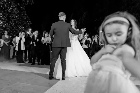 Il ballo con il papà, ripresa in bianco e nero