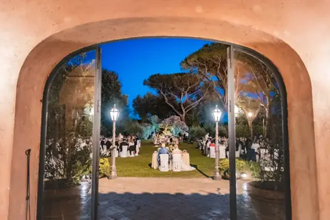 Il ricevimento serale nel giardino